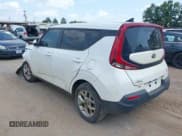 ✅ 2021 Kia Soul S • VIN: KNDJ23AU3M7753889 • Лот: 42877613. Опубликован ранее на IAAI с пробегом 129 722 миль. Бесплатный доступ к архиву аукционных продаж из США и подробный отчёт об истории автомобиля на DreamBid. Изображение 3.