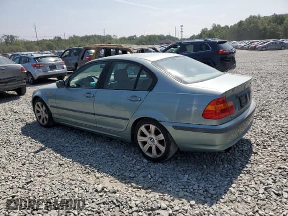 ✅ 2002 BMW 3 Series 325i • VIN: WBAET374X2NH01058 • Lot: 68472105. Listed on Copart with 239,294 mi. Free auction sales archive from the USA and detailed vehicle history report at DreamBid. Image 2.