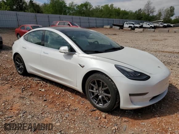 ✅ 2020 Tesla Model 3 Standard Range Plus • VIN: 5YJ3E1EA6LF785944 • Lot: 53220345. Wystawiony na Copart z przebiegiem Nie podano. Bezpłatny archiwum sprzedaży aukcyjnych z USA i szczegółowy raport historii pojazdu na DreamBid. Zdjęcie 4.