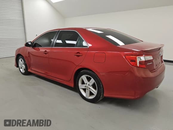 ✅ 2014 Toyota Camry SE • VIN: 4T1BF1FKXEU735120 • Lot: 86548775. Wystawiony na Copart z przebiegiem 212 907 mil. Bezpłatny archiwum sprzedaży aukcyjnych z USA i szczegółowy raport historii pojazdu na DreamBid. Zdjęcie 2.