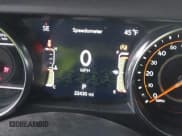 ✅ 2022 Jeep Wrangler Unlimited Sahara • VIN: 1C4HJXEG4NW186063 • Lot: 40927600. Wystawiony na IAAI z przebiegiem 22 430 mil. Bezpłatny archiwum sprzedaży aukcyjnych z USA i szczegółowy raport historii pojazdu na DreamBid. Zdjęcie 7.