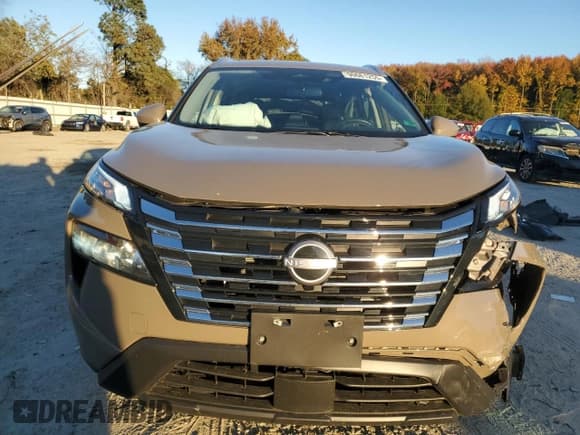 ✅ 2025 Nissan Rogue SV • VIN: 5N1BT3BA4SC844336 • Lot: 90661255. Wystawiony na Copart z przebiegiem 4 838 mil. Bezpłatny archiwum sprzedaży aukcyjnych z USA i szczegółowy raport historii pojazdu na DreamBid. Zdjęcie 5.