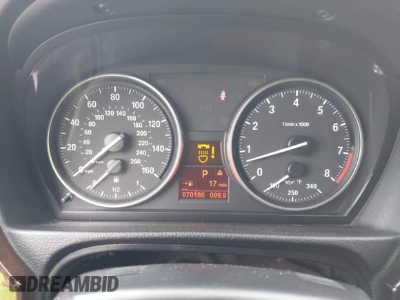 ✅ 2013 BMW 3 Series 328i • VIN: WBADW3C54DJ526184 • Lot: 42315910. Wystawiony na IAAI z przebiegiem 70 186 mil. Bezpłatny archiwum sprzedaży aukcyjnych z USA i szczegółowy raport historii pojazdu na DreamBid. Zdjęcie 7.