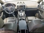 ✅ 2015 Porsche Cayenne Diesel • VIN: WP1AF2A25FLA39879 • Лот: 65812465. Опубликован ранее на Copart с пробегом 89 573 миль. Бесплатный доступ к архиву аукционных продаж из США и подробный отчёт об истории автомобиля на DreamBid. Изображение 8.