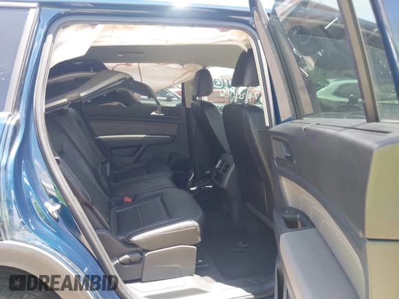 ✅ 2022 Volkswagen Atlas SE • VIN: 1V2WR2CA4NC510131 • Lot: 42733120. Listed on IAAI with 63,225 mi. Free auction sales archive from the USA and detailed vehicle history report at DreamBid. Image 8.