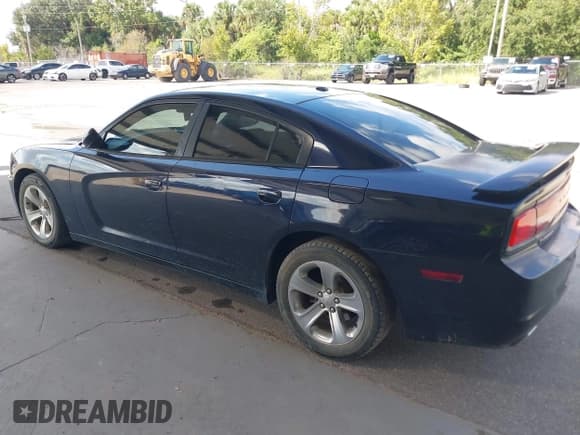 ✅ 2012 Dodge Charger SE • VIN: 2C3CDXBG2CH271084 • Lot: 43267576. Wystawiony na IAAI z przebiegiem 97 042 mil. Bezpłatny archiwum sprzedaży aukcyjnych z USA i szczegółowy raport historii pojazdu na DreamBid. Zdjęcie 3.