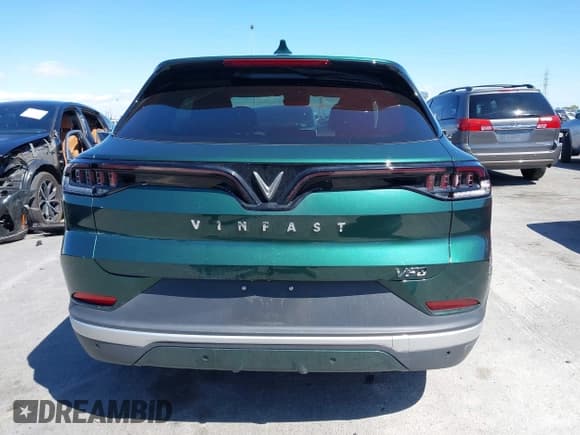 ✅ 2023 VinFast VF 8 Eco • VIN: RLLV1AEB4PH002385 • Лот: 41949184. Опубликован ранее на IAAI с пробегом 9 671 миль. Бесплатный доступ к архиву аукционных продаж из США и подробный отчёт об истории автомобиля на DreamBid. Изображение 17.