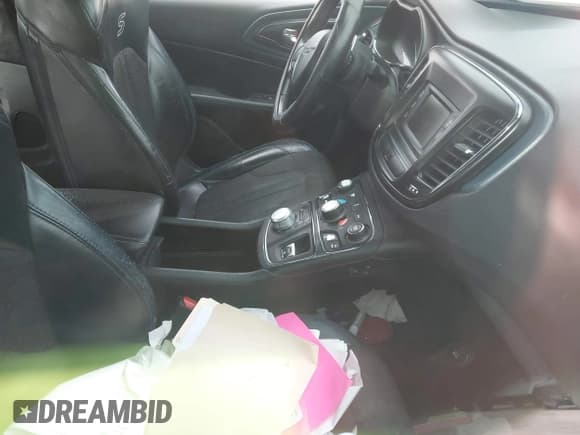 ✅ 2015 Chrysler 200 S • VIN: 1C3CCCBB1FN753962 • Lot: 43529154. Listed on IAAI with 173,477 mi. Free auction sales archive from the USA and detailed vehicle history report at DreamBid. Image 5.