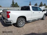 ✅ 2021 Chevrolet Silverado 1500 High Country • VIN: 1GCUYHET0MZ353142 • Lot: 40707765. Wystawiony na IAAI z przebiegiem 20 765 mil. Bezpłatny archiwum sprzedaży aukcyjnych z USA i szczegółowy raport historii pojazdu na DreamBid. Zdjęcie 4.