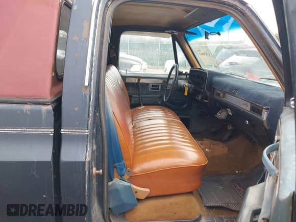 ✅ 1982 Chevrolet Silverado 1500 • VIN: 1GCDC14H2CF336443 • Lot: 43529007. Wystawiony na IAAI z przebiegiem 27 389 mil. Bezpłatny archiwum sprzedaży aukcyjnych z USA i szczegółowy raport historii pojazdu na DreamBid. Zdjęcie 5.