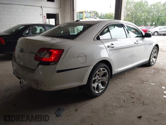 ✅ 2010 Ford Taurus SEL • VIN: 1FAHP2EW8AG105732 • Lot: 43116803. Listed on IAAI with 172,280 mi. Free auction sales archive from the USA and detailed vehicle history report at DreamBid. Image 4.