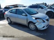 ✅ 2014 Nissan Versa SV • VIN: 3N1CN7AP6EL876121 • Lot: 43631254. Wystawiony na IAAI z przebiegiem 169 832 mil. Bezpłatny archiwum sprzedaży aukcyjnych z USA i szczegółowy raport historii pojazdu na DreamBid. Zdjęcie 1.