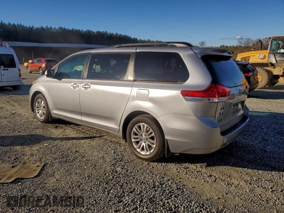 ✅ 2014 Toyota Sienna XLE • VIN: 5TDYK3DC9ES442492 • Lot: 96102275. Listed on Copart with 163,640 mi. Free auction sales archive from the USA and detailed vehicle history report at DreamBid. Image 2.