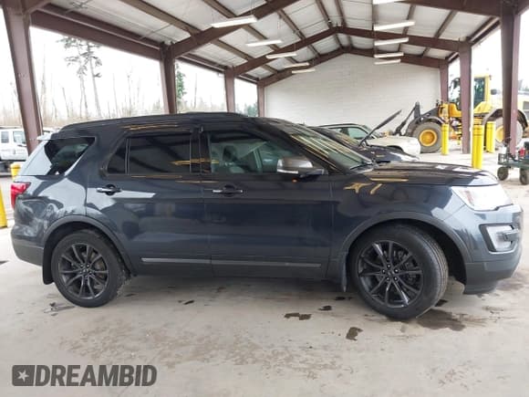 ✅ 2017 Ford Explorer XLT • VIN: 1FM5K8D85HGD91711 • Lot: 41848391. Wystawiony na IAAI z przebiegiem 106 577 mil. Bezpłatny archiwum sprzedaży aukcyjnych z USA i szczegółowy raport historii pojazdu na DreamBid. Zdjęcie 13.
