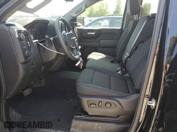 2025 Chevrolet Silverado 1500 Custom z VIN 3GCPKBEK9SG284659, wystawiony jako Copart lot #60167165 z przebiegiem 610 mil mil oraz Szkoda całkowita • Salvage title. Historia ofert i sprzedaży dostępna na DreamBid. Obrazek 7.