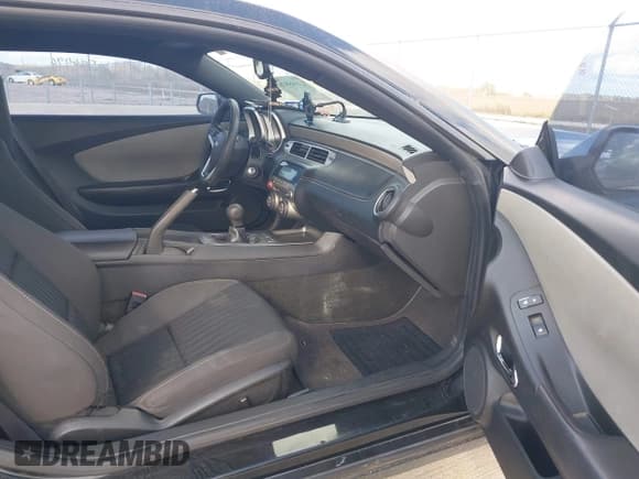 ✅ 2012 Chevrolet Camaro 1LS • VIN: 2G1FE1E36C9198011 • Lot: 43695976. Listed on IAAI with 237,438 mi. Free auction sales archive from the USA and detailed vehicle history report at DreamBid. Image 5.