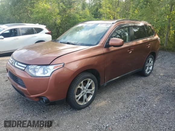 ✅ 2014 Mitsubishi Outlander ES • VIN: JA4AZ2A38EZ602074 • Lot: 69144605. Listed on Copart with 158,865 mi. Free auction sales archive from the USA and detailed vehicle history report at DreamBid. Image 1.