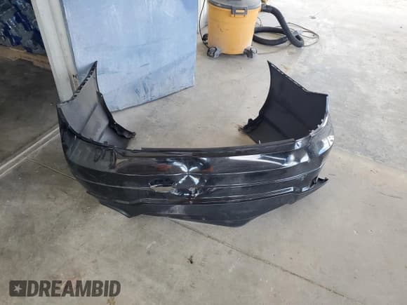 ✅ 2013 Mercedes-Benz C 250 • VIN: WDDGJ4HB9DG097923 • Lot: 93489825. Wystawiony na Copart z przebiegiem 136 056 mil. Bezpłatny archiwum sprzedaży aukcyjnych z USA i szczegółowy raport historii pojazdu na DreamBid. Zdjęcie 12.