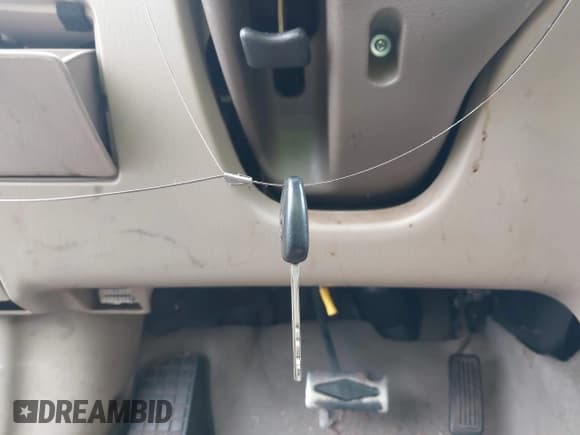 ✅ 2005 Toyota Corolla CE • VIN: 1NXBR32E55Z535152 • Lot: 43454770. Listed on IAAI with 299,999 mi. Free auction sales archive from the USA and detailed vehicle history report at DreamBid. Image 13.