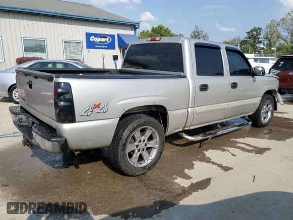 ✅ 2006 Chevrolet Silverado 1500 LT1 • VIN: 2GCEK13T961130173 • Lot: 69500414. Wystawiony na Copart z przebiegiem 195 532 mil mil. Skorzystaj z bezpłatnego archiwum sprzedaży aukcyjnych z USA i zobacz szczegółowy raport historii pojazdu na DreamBid. Zdjęcie 3.