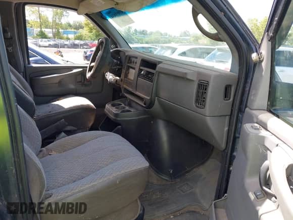 2005 Chevrolet Express Passenger с VIN 1GAGG25V751228775, выставлен на аукционе IAAI как лот 43055834 с пробегом 164 531 миль миль и . История ставок и продаж доступна на DreamBid. Изображение 5.