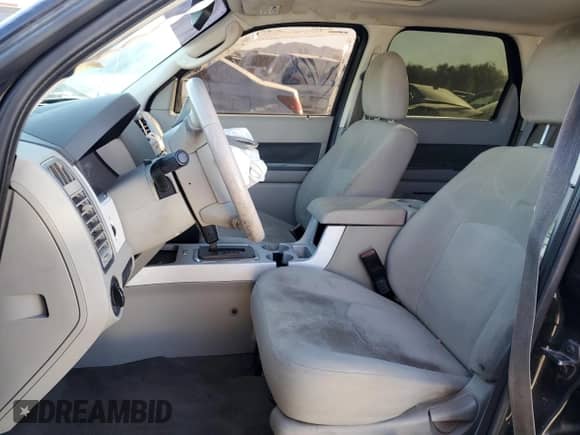 2011 Mercury Mariner z VIN 4M2CN8B76BKJ01102, wystawiony jako Copart lot #88304515 z przebiegiem 109 684 mil mil oraz Szkoda całkowita • Salvage title. Historia ofert i sprzedaży dostępna na DreamBid. Obrazek 7.