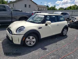 2022 MINI Hardtop Cooper with VIN WMW33DH04N2P63700, listed as a Copart auction lot 61058784 with 30,669 mi miles and Salvage title. Bid and sale history available at DreamBid. Image 1.