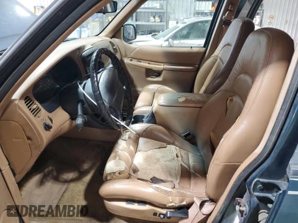 ✅ 1995 Ford Explorer Eddie Bauer • VIN: 1FMDU34X2SUB83715 • Lot: 42427625. Listed on Copart with 331,768 mi. Free auction sales archive from the USA and detailed vehicle history report at DreamBid. Image 7.