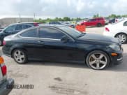 ✅ 2015 Mercedes-Benz C 250 • VIN: WDDGJ4HB6FG350022 • Lot: 42552333. Wystawiony na IAAI z przebiegiem 135 827 mil. Bezpłatny archiwum sprzedaży aukcyjnych z USA i szczegółowy raport historii pojazdu na DreamBid. Zdjęcie 12.