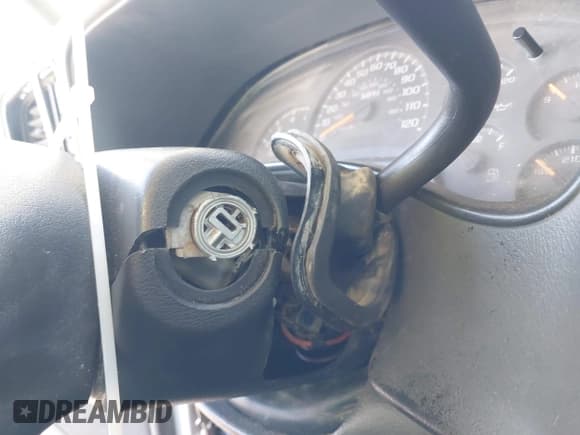 ✅ 2005 Chevrolet Silverado 2500HD LS • VIN: 1GCHK23265F915459 • Lot: 41829485. Wystawiony na IAAI z przebiegiem 109 464 mil. Bezpłatny archiwum sprzedaży aukcyjnych z USA i szczegółowy raport historii pojazdu na DreamBid. Zdjęcie 6.