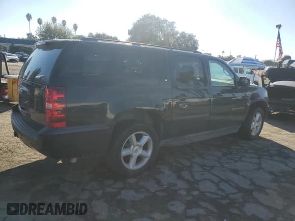 ✅ 2008 Chevrolet Suburban 3LT • VIN: 1GNFC16J28J188573 • Lot: 82475484. Wystawiony na Copart z przebiegiem 278 733 mil. Bezpłatny archiwum sprzedaży aukcyjnych z USA i szczegółowy raport historii pojazdu na DreamBid. Zdjęcie 3.