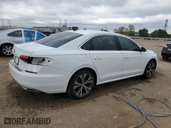 ✅ 2022 Volkswagen Passat SE • VIN: 1VWSA7A33NC005008 • Lot: 83775865. Listed on Copart with 37,401 mi. Free auction sales archive from the USA and detailed vehicle history report at DreamBid. Image 3.