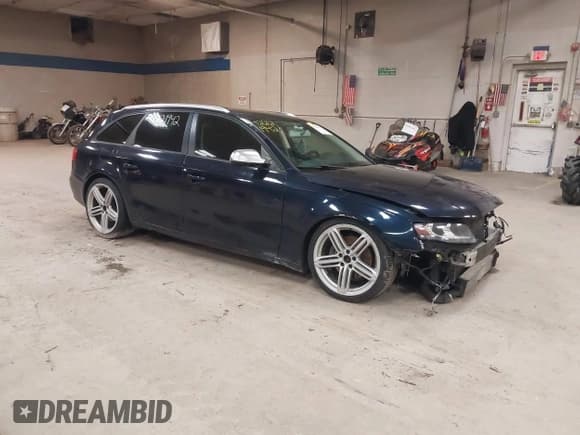 ✅ 2010 Audi A4 Premium • VIN: WAUSFAFL8AA037109 • Лот: 42221942. Опубликован ранее на IAAI с пробегом 177 019 миль. Бесплатный доступ к архиву аукционных продаж из США и подробный отчёт об истории автомобиля на DreamBid. Изображение 1.