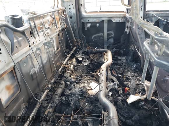 2021 Ram 1500 Tradesman z VIN 1C6RR6FG8MS525121, wystawiony jako IAAI lot #42886475 z przebiegiem Nie podano mil oraz . Historia ofert i sprzedaży dostępna na DreamBid. Obrazek 8.