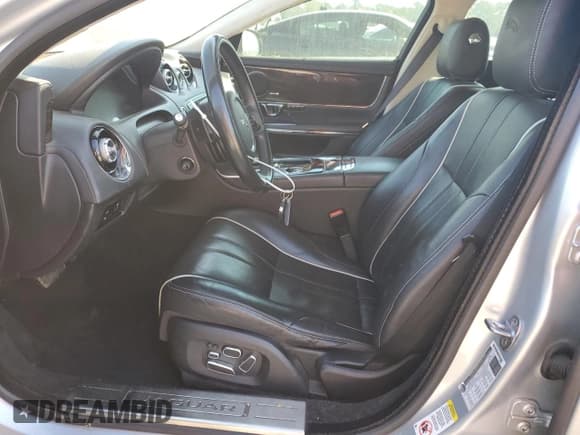 ✅ 2015 Jaguar XJ Portfolio • VIN: SAJWA2GZ0F8V81678 • Lot: 91377935. Listed on Copart with 91,690 mi. Free auction sales archive from the USA and detailed vehicle history report at DreamBid. Image 7.