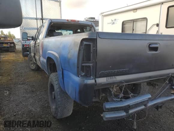 2008 Chevrolet Silverado 3500HD SRW LTZ with VIN 1GCHK33638F220983, listed as a Copart auction lot 76046144 with 338,817 mi miles and Salvage title. Bid and sale history available at DreamBid. Image 2.