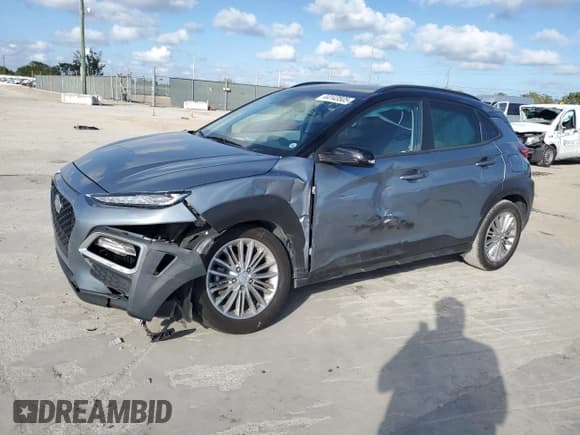 ✅ 2021 Hyundai Kona SEL • VIN: KM8K22AA8MU661372 • Лот: 44143505. Опубликован ранее на Copart с пробегом Не указан. Бесплатный доступ к архиву аукционных продаж из США и подробный отчёт об истории автомобиля на DreamBid. Изображение 1.