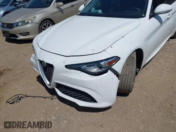✅ 2018 Alfa Romeo Giulia Ti Sport • VIN: ZARFAECN9J7583081 • Lot: 42264088. Listed on IAAI with 55,696 mi. Free auction sales archive from the USA and detailed vehicle history report at DreamBid. Image 6.