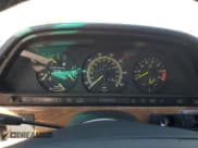 ✅ 1989 Mercedes-Benz 560 • VIN: WDBCA45E8KA454045 • Lot: 65029465. Wystawiony na Copart z przebiegiem 132 197 mil. Bezpłatny archiwum sprzedaży aukcyjnych z USA i szczegółowy raport historii pojazdu na DreamBid. Zdjęcie 9.