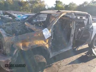 ✅ 2020 Chevrolet Silverado 1500 LT • VIN: 3GCUYDET0LG228052 • Lot: 43293062. Wystawiony na IAAI z przebiegiem Nie podano. Bezpłatny archiwum sprzedaży aukcyjnych z USA i szczegółowy raport historii pojazdu na DreamBid. Zdjęcie 6.