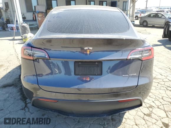 ✅ 2021 Tesla Model Y Long Range • VIN: 5YJYGDEE0MF065951 • Lot: 85752685. Wystawiony na Copart z przebiegiem 53 232 mil. Bezpłatny archiwum sprzedaży aukcyjnych z USA i szczegółowy raport historii pojazdu na DreamBid. Zdjęcie 6.