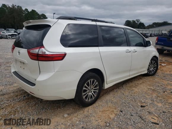 ✅ 2018 Toyota Sienna XLE • VIN: 5TDYZ3DC3JS902221 • Lot: 90647445. Listed on Copart with 101,174 mi. Free auction sales archive from the USA and detailed vehicle history report at DreamBid. Image 3.