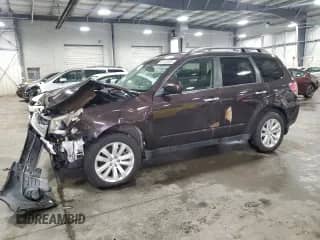2013 Subaru Forester X Premium z VIN JF2SHADC5DH433608, wystawiony jako Copart lot #66102865 z przebiegiem 151 333 mil mil oraz Szkoda całkowita • Salvage title. Historia ofert i sprzedaży dostępna na DreamBid. Obrazek 1.