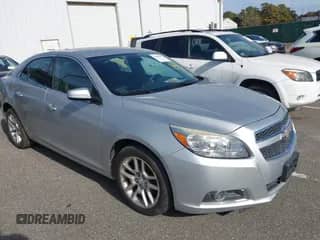 ✅ 2013 Chevrolet Malibu Eco • VIN: 1G11F5RR4DF107744 • Lot: 43608409. Wystawiony na IAAI z przebiegiem 127 288 mil mil. Skorzystaj z bezpłatnego archiwum sprzedaży aukcyjnych z USA i zobacz szczegółowy raport historii pojazdu na DreamBid. Zdjęcie 1.