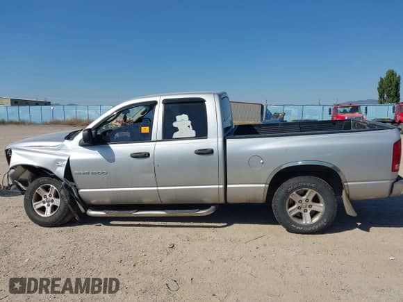 2006 Dodge 1500 SLT z VIN 1D7HU18206J163159, wystawiony jako IAAI lot #43199301 z przebiegiem Nie podano mil oraz . Historia ofert i sprzedaży dostępna na DreamBid. Obrazek 14.