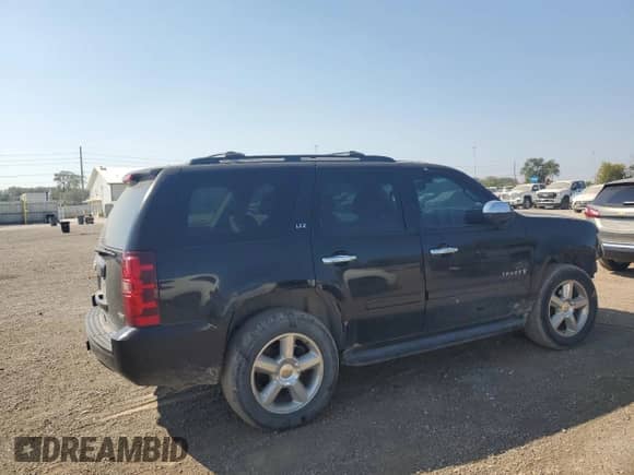 2008 Chevrolet Tahoe LTZ with VIN 1GNFK13008J141640, listed as a Copart auction lot 82100545 with 277,326 mi miles and Salvage title. Bid and sale history available at DreamBid. Image 3.
