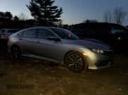 ✅ 2018 Honda Civic LX • VIN: 2HGFC2F5XJH598063 • Лот: 92181965. Опубликован ранее на Copart с пробегом 122 959 миль. Бесплатный доступ к архиву аукционных продаж из США и подробный отчёт об истории автомобиля на DreamBid. Изображение 4.