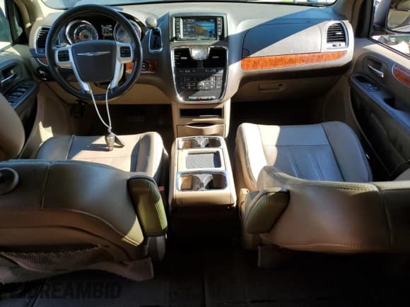 ✅ 2014 Chrysler Town & Country Touring L • VIN: 2C4RC1CG9ER285078 • Lot: 85173115. Listed on Copart with 192,021 mi. Free auction sales archive from the USA and detailed vehicle history report at DreamBid. Image 8.