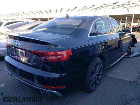 ✅ 2018 Audi S4 Prestige • VIN: WAUC4AF49JA001237 • Lot: 59660642. Wystawiony na Copart z przebiegiem 24 674 mil. Bezpłatny archiwum sprzedaży aukcyjnych z USA i szczegółowy raport historii pojazdu na DreamBid. Zdjęcie 4.