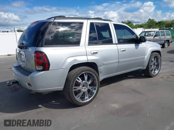 2009 Chevrolet TrailBlazer 1LT с VIN 1GNDT33S292104795, выставлен на аукционе IAAI как лот 43408259 с пробегом Не указан миль и . История ставок и продаж доступна на DreamBid. Изображение 4.